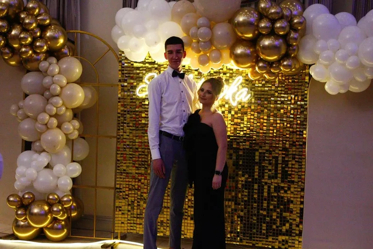 Ostatni bal przed maturą. Studniówka uczniów "Ekonomika" (zdjęcia, wideo)