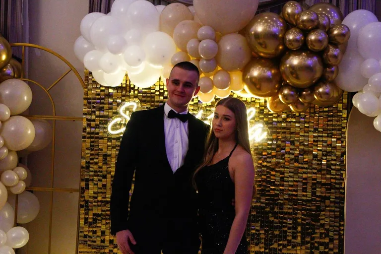 Ostatni bal przed maturą. Studniówka uczniów "Ekonomika" (zdjęcia, wideo)