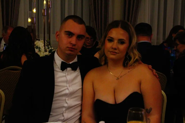 Ostatni bal przed maturą. Studniówka uczniów "Ekonomika" (zdjęcia, wideo)