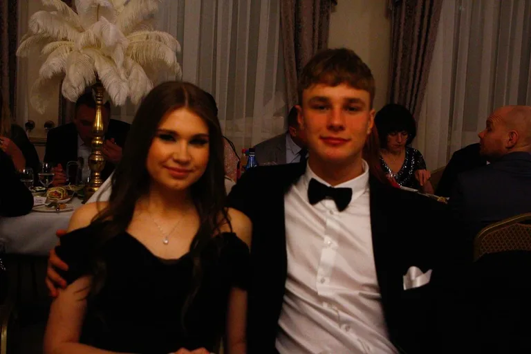 Ostatni bal przed maturą. Studniówka uczniów "Ekonomika" (zdjęcia, wideo)