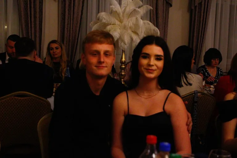 Ostatni bal przed maturą. Studniówka uczniów "Ekonomika" (zdjęcia, wideo)