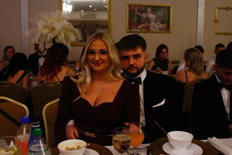 Ostatni bal przed maturą. Studniówka uczniów "Ekonomika" (zdjęcia, wideo)