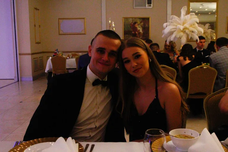 Ostatni bal przed maturą. Studniówka uczniów "Ekonomika" (zdjęcia, wideo)