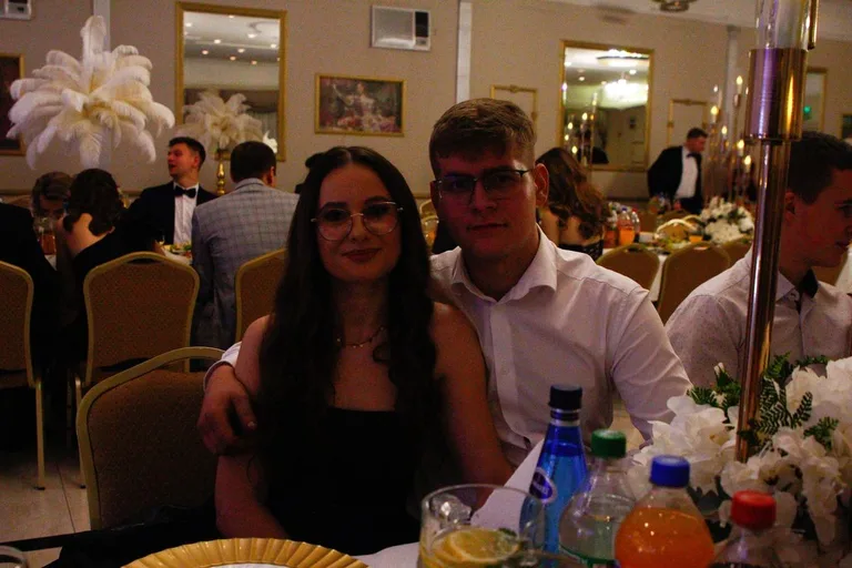 Ostatni bal przed maturą. Studniówka uczniów "Ekonomika" (zdjęcia, wideo)