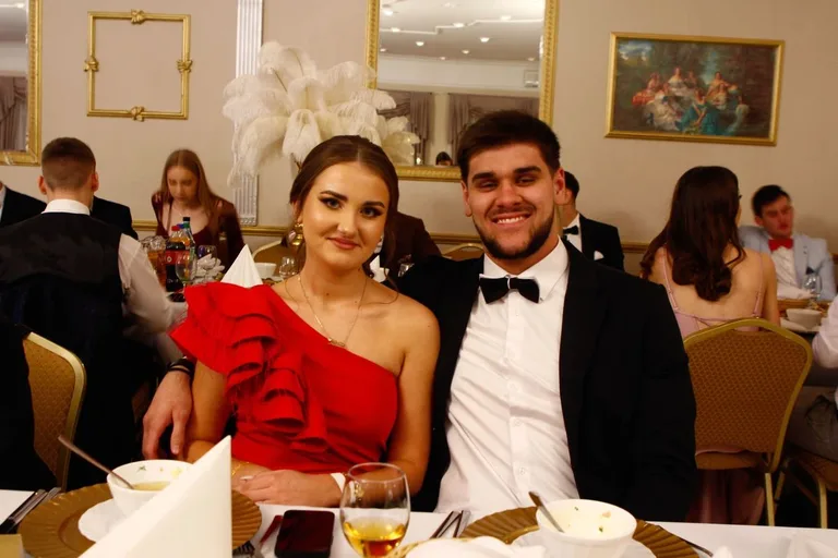 Ostatni bal przed maturą. Studniówka uczniów "Ekonomika" (zdjęcia, wideo)