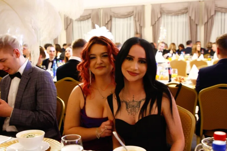 Ostatni bal przed maturą. Studniówka uczniów "Ekonomika" (zdjęcia, wideo)