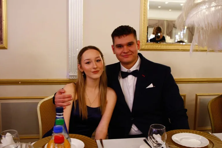 Ostatni bal przed maturą. Studniówka uczniów "Ekonomika" (zdjęcia, wideo)