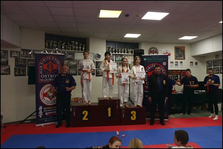 Turniej Mikołajkowy w Ostrowskim Klubie Karate Kyokushinkai (zdjęcia)