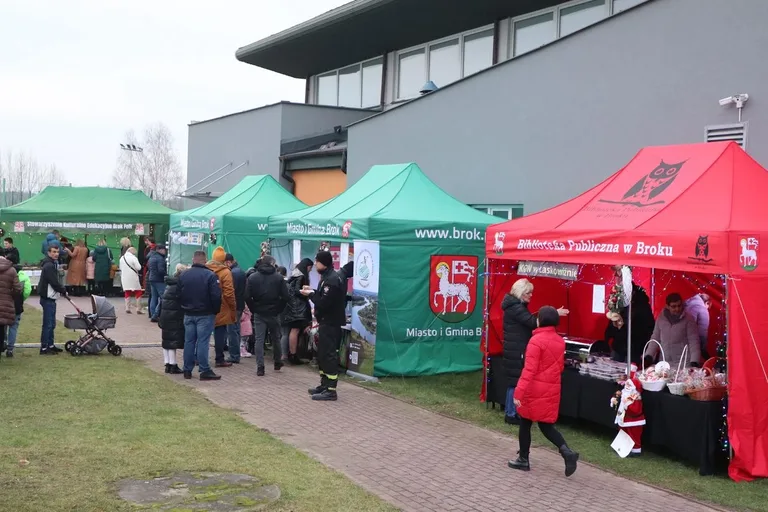 I Jarmark Bożonarodzeniowy w Broku. Świąteczna atmosfera i radosne oczekiwanie na Boże Narodzenie (zdjęcia)