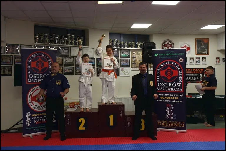 Turniej Mikołajkowy w Ostrowskim Klubie Karate Kyokushinkai (zdjęcia)