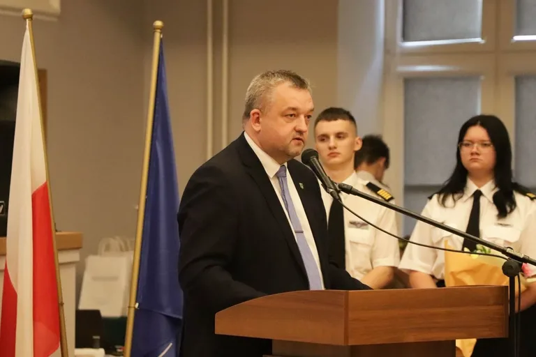 Uroczyste pasowanie pierwszoklasistów Technikum Lotniczego w Nagoszewie (zdjęcia)
