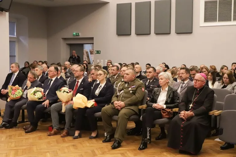 Uroczyste pasowanie pierwszoklasistów Technikum Lotniczego w Nagoszewie (zdjęcia)