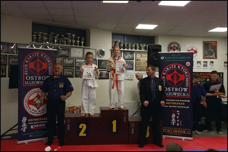 Turniej Mikołajkowy w Ostrowskim Klubie Karate Kyokushinkai (zdjęcia)