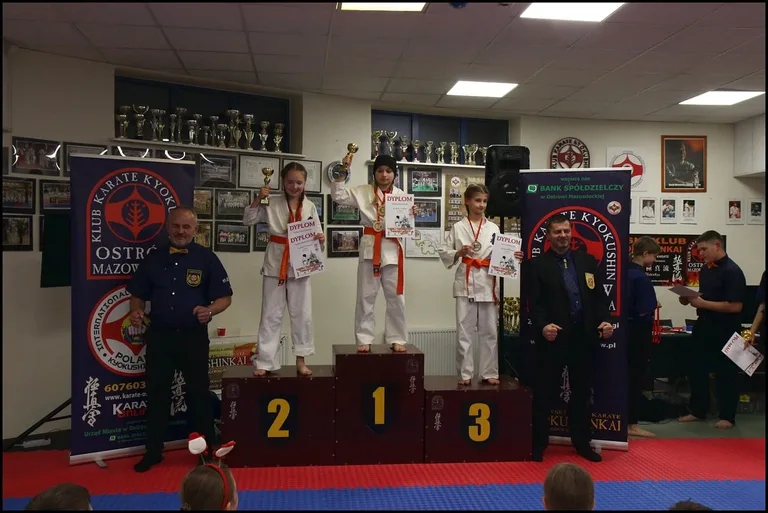 Turniej Mikołajkowy w Ostrowskim Klubie Karate Kyokushinkai (zdjęcia)
