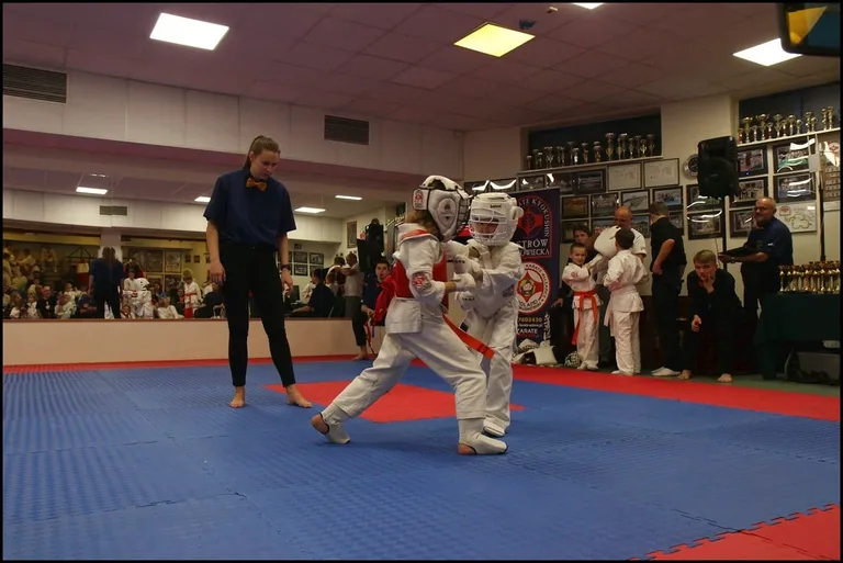 Turniej Mikołajkowy w Ostrowskim Klubie Karate Kyokushinkai (zdjęcia)