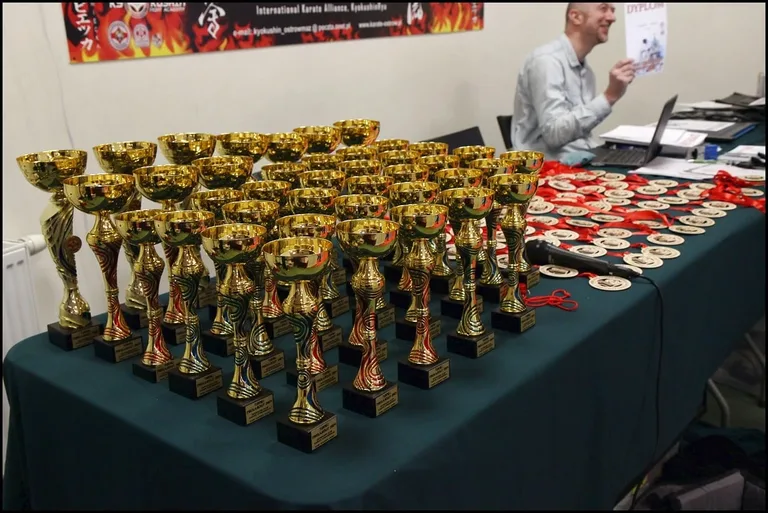 Turniej Mikołajkowy w Ostrowskim Klubie Karate Kyokushinkai (zdjęcia)