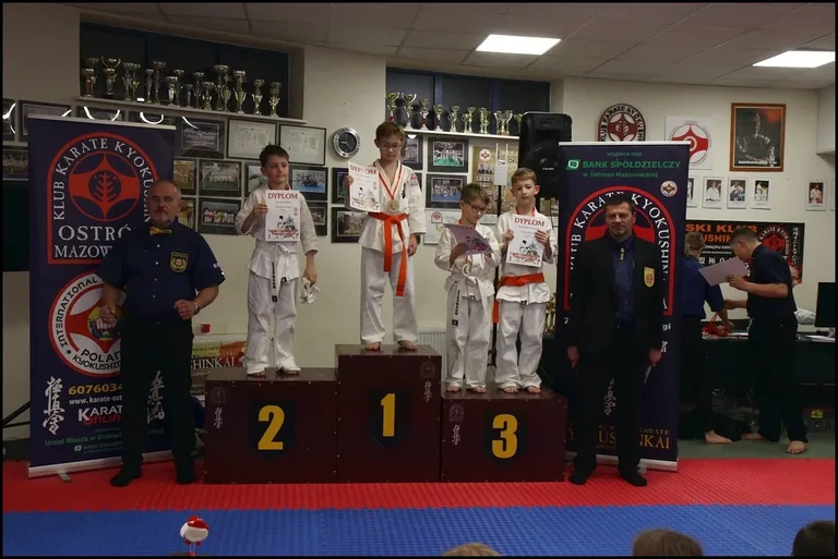 Turniej Mikołajkowy w Ostrowskim Klubie Karate Kyokushinkai (zdjęcia)
