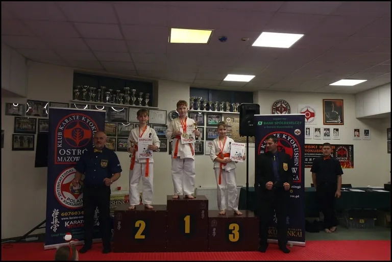Turniej Mikołajkowy w Ostrowskim Klubie Karate Kyokushinkai (zdjęcia)