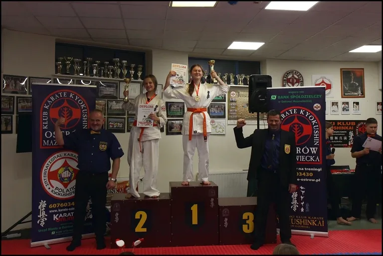 Turniej Mikołajkowy w Ostrowskim Klubie Karate Kyokushinkai (zdjęcia)
