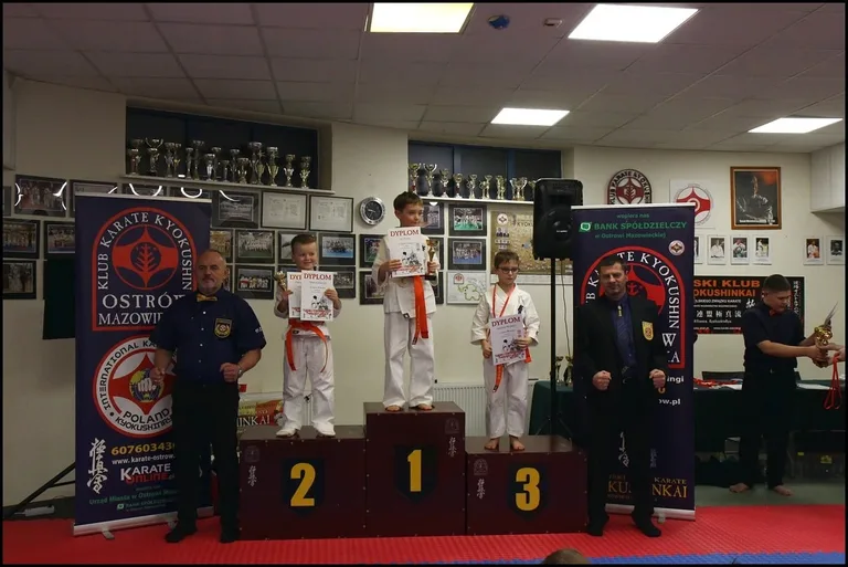 Turniej Mikołajkowy w Ostrowskim Klubie Karate Kyokushinkai (zdjęcia)