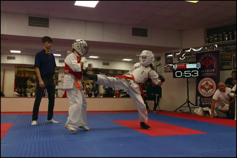 Turniej Mikołajkowy w Ostrowskim Klubie Karate Kyokushinkai (zdjęcia)