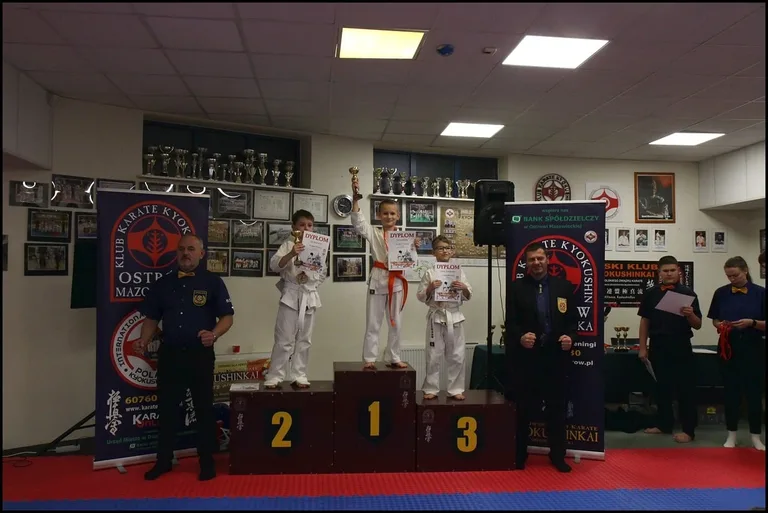 Turniej Mikołajkowy w Ostrowskim Klubie Karate Kyokushinkai (zdjęcia)