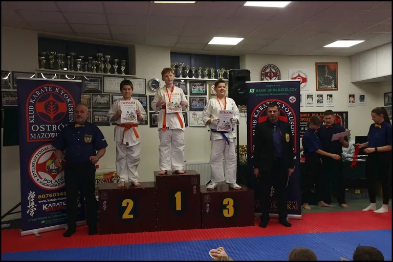 Turniej Mikołajkowy w Ostrowskim Klubie Karate Kyokushinkai (zdjęcia)