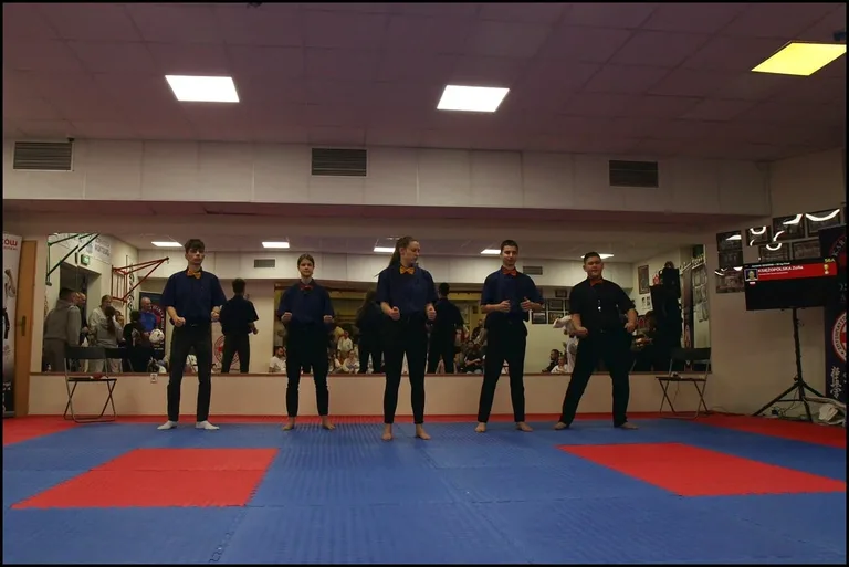 Turniej Mikołajkowy w Ostrowskim Klubie Karate Kyokushinkai (zdjęcia)