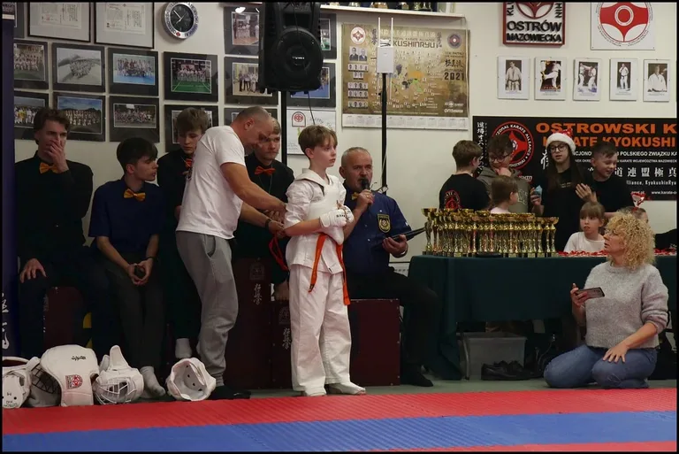 Turniej Mikołajkowy w Ostrowskim Klubie Karate Kyokushinkai (zdjęcia)
