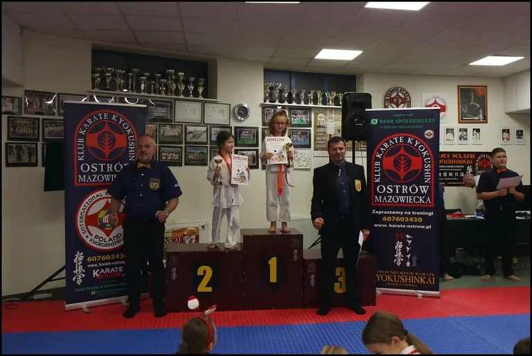 Turniej Mikołajkowy w Ostrowskim Klubie Karate Kyokushinkai (zdjęcia)