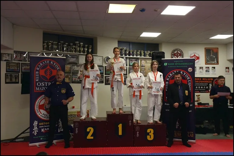 Turniej Mikołajkowy w Ostrowskim Klubie Karate Kyokushinkai (zdjęcia)