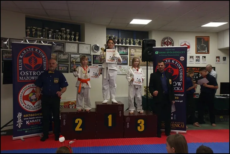 Turniej Mikołajkowy w Ostrowskim Klubie Karate Kyokushinkai (zdjęcia)