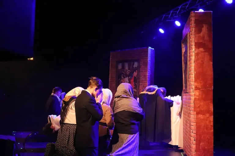 Historia i emocje na scenie. Poruszający spektakl "Cichy front" (zdjęcia)