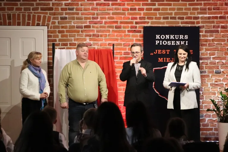 Festiwal Pieśni i Piosenki Patriotycznej "Jest takie miejsce..." w Ostrowi Mazowieckiej (zdjęcia)