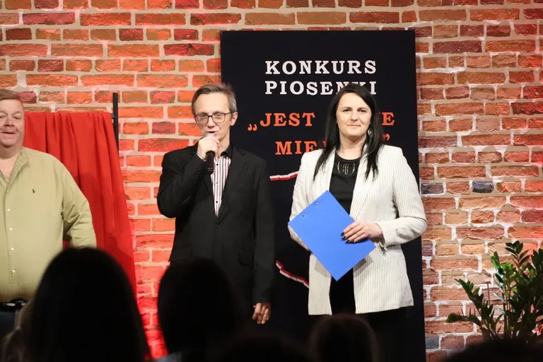 Festiwal Pieśni i Piosenki Patriotycznej "Jest takie miejsce..." w Ostrowi Mazowieckiej (zdjęcia)