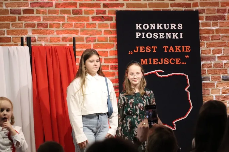 Festiwal Pieśni i Piosenki Patriotycznej "Jest takie miejsce..." w Ostrowi Mazowieckiej (zdjęcia)