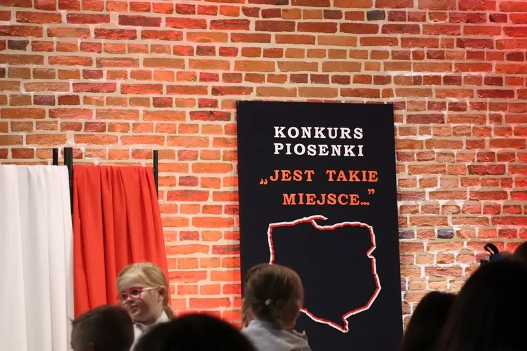 Festiwal Pieśni i Piosenki Patriotycznej "Jest takie miejsce..." w Ostrowi Mazowieckiej (zdjęcia)