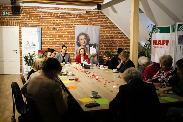 Odkrywanie siebie w gronie kobiet. Wyjątkowe spotkanie z Olgą B. Pietrzak (zdjęcia)