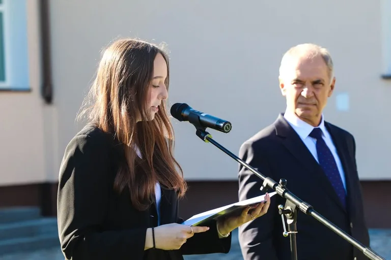 Symboliczne przecięcie wstęgi w Zespole Szkół nr 2. Nowa inwestycja oddana do użytku (zdjęcia)