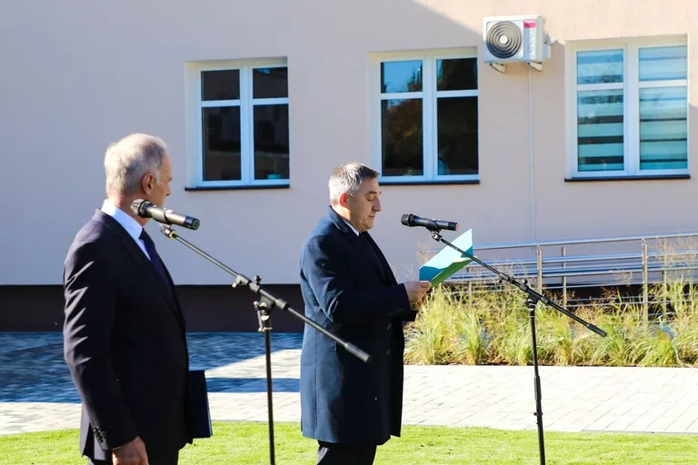 Symboliczne przecięcie wstęgi w Zespole Szkół nr 2. Nowa inwestycja oddana do użytku (zdjęcia)