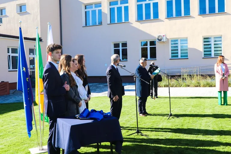 Symboliczne przecięcie wstęgi w Zespole Szkół nr 2. Nowa inwestycja oddana do użytku (zdjęcia)