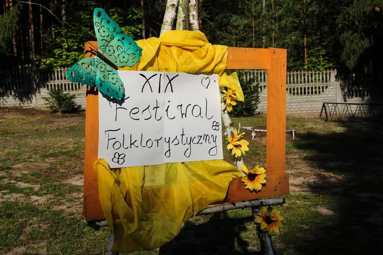 XIX Gminny Festiwal Folklorystyczny w Szkole Podstawowej w Dudach (zdjęcia)