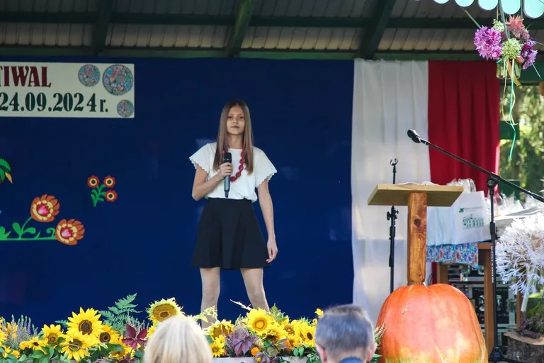 XIX Gminny Festiwal Folklorystyczny w Szkole Podstawowej w Dudach (zdjęcia)