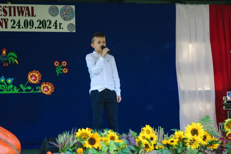 XIX Gminny Festiwal Folklorystyczny w Szkole Podstawowej w Dudach (zdjęcia)
