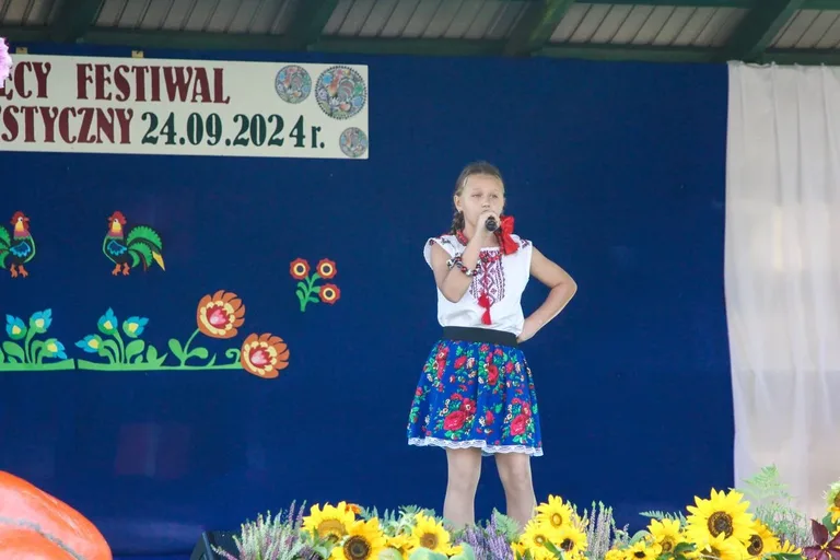 XIX Gminny Festiwal Folklorystyczny w Szkole Podstawowej w Dudach (zdjęcia)