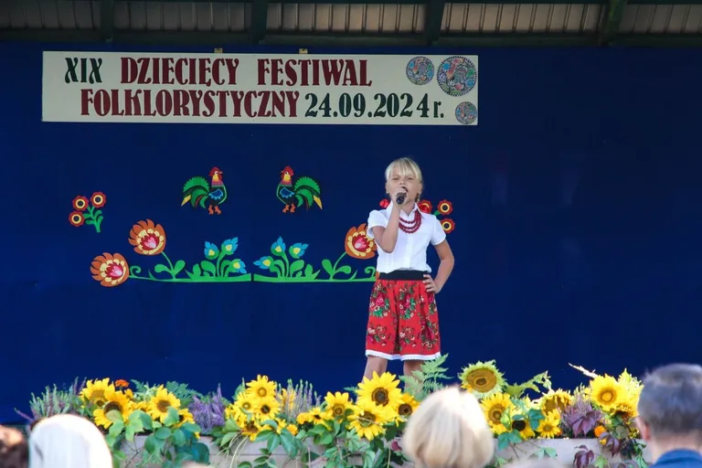 XIX Gminny Festiwal Folklorystyczny w Szkole Podstawowej w Dudach (zdjęcia)