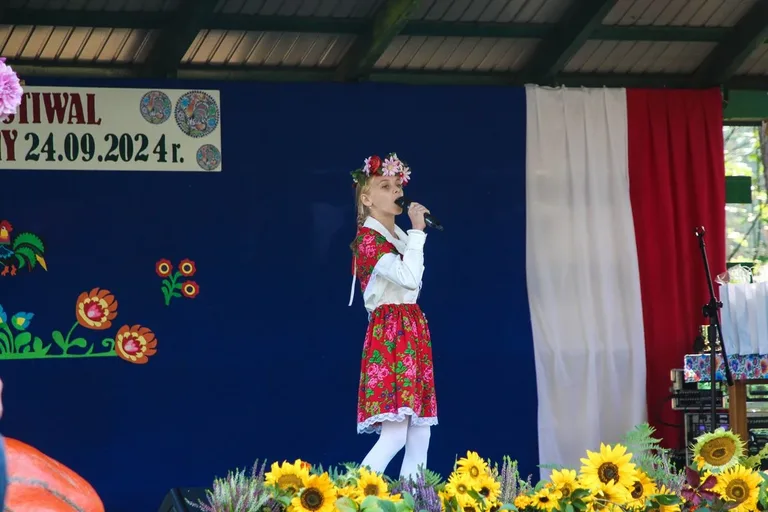 XIX Gminny Festiwal Folklorystyczny w Szkole Podstawowej w Dudach (zdjęcia)