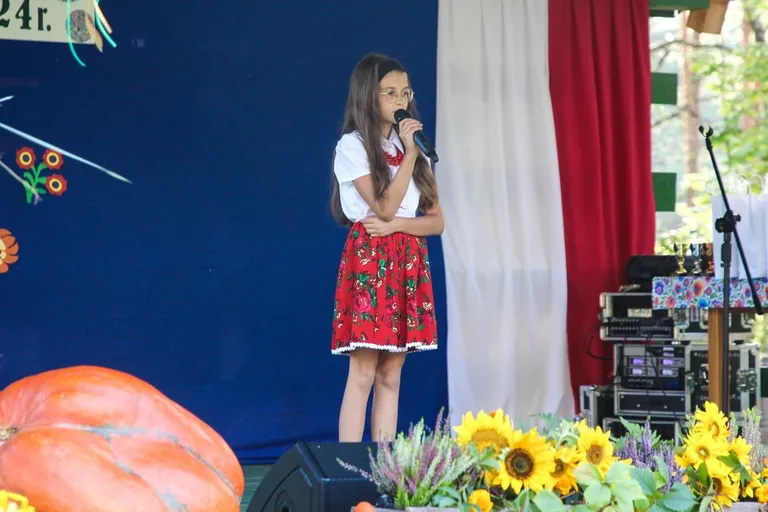 XIX Gminny Festiwal Folklorystyczny w Szkole Podstawowej w Dudach (zdjęcia)