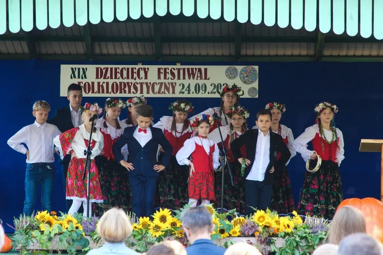 XIX Gminny Festiwal Folklorystyczny w Szkole Podstawowej w Dudach (zdjęcia)