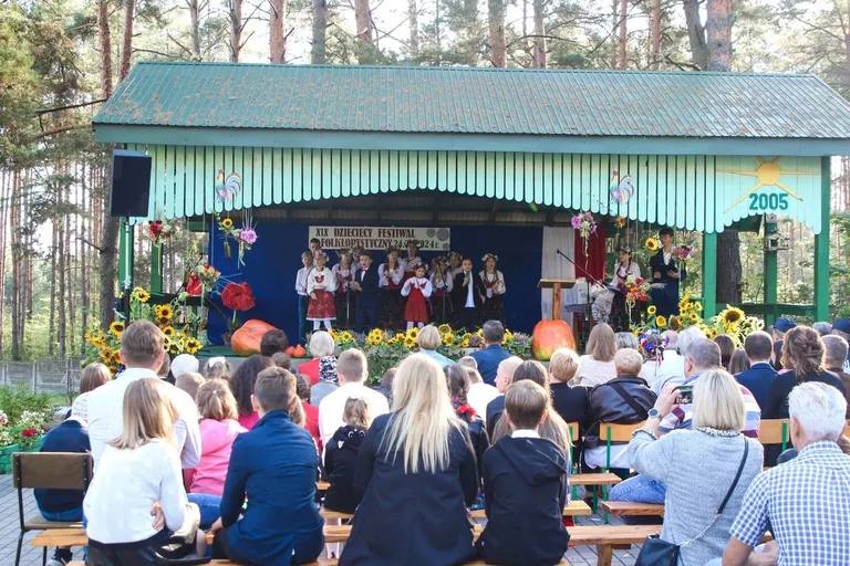 XIX Gminny Festiwal Folklorystyczny w Szkole Podstawowej w Dudach (zdjęcia)